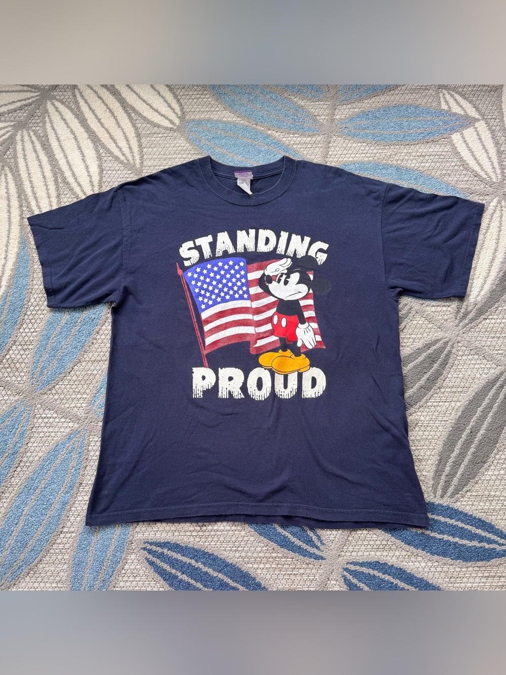 Vintage Disney Mickey Mouse Standing Proud Tee Shirt Men’s Size XL 100% Cotton